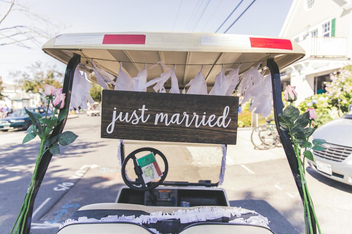 Photographie d'une voiture-balai de mariage 