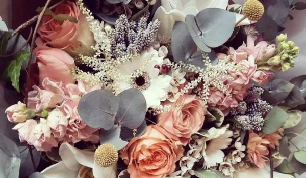 Les tendances 2023 du mariage : les décorations florales