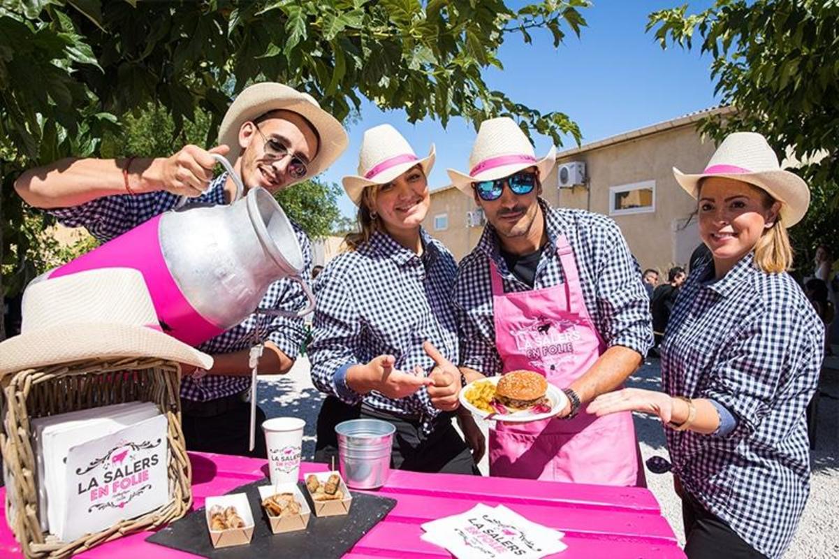 L'équipe de La Salers en Folie pour votre repas de lendemain de mariage