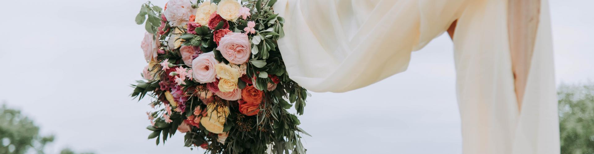 Une décoration chic et romantique pour une cérémonie laïque : mode d'emploi 