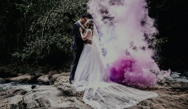 Les fumigènes : cette tendance photo de mariage qui revient