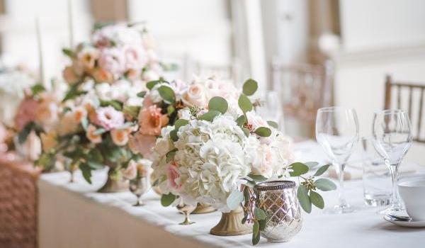 Des fleurs de printemps dans votre décoration de table ?