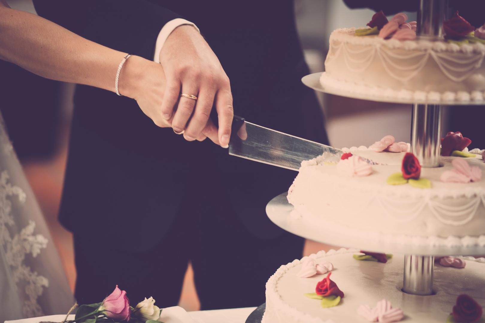 Les Gateaux De Mariage Le Naked Cake Vos Prestataires Pour Un Mariage Reussi