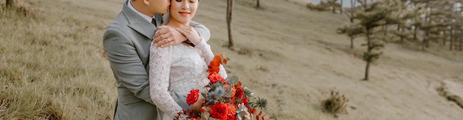 Les succulentes et les chardons bleus  : composez des bouquets de mariée de saison