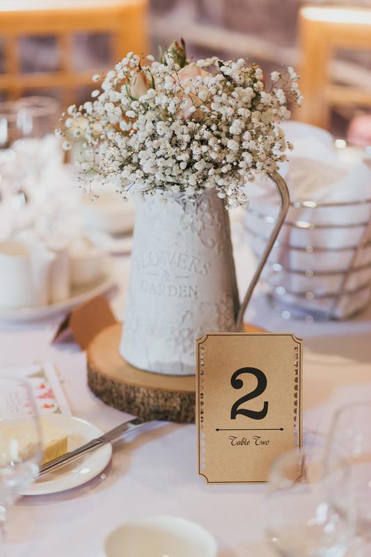 Photographie d'une décoration de mariage champêtre pour un mariage dans le Calvados, la Manche, l'Orne et l'Eure en Normandie