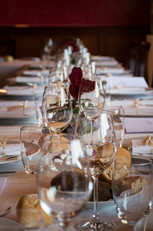 Mariage en Normandie - photographie d'une table de rehearsal dinner 