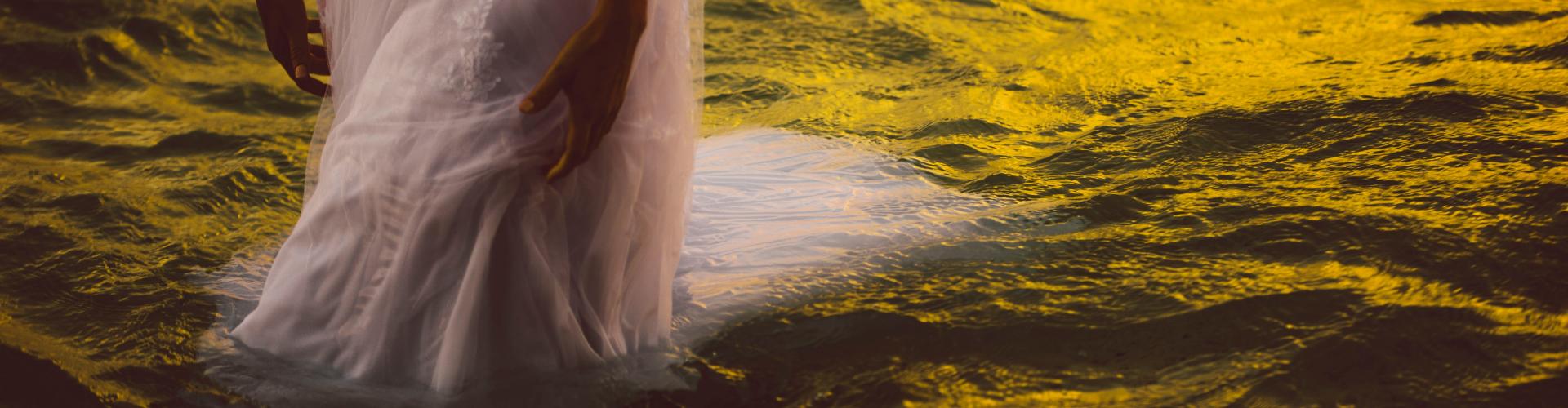 Idée mariage original : Les pieds dans l'eau en Normandie