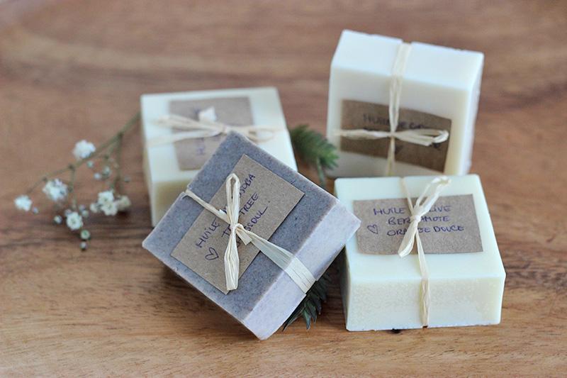 Photographie de savon Home Made ou savon fait mais comme Idée de cadeaux écolos pour les invités de votre mariage en Normandie, Calvados, Manche, Eure, Orne