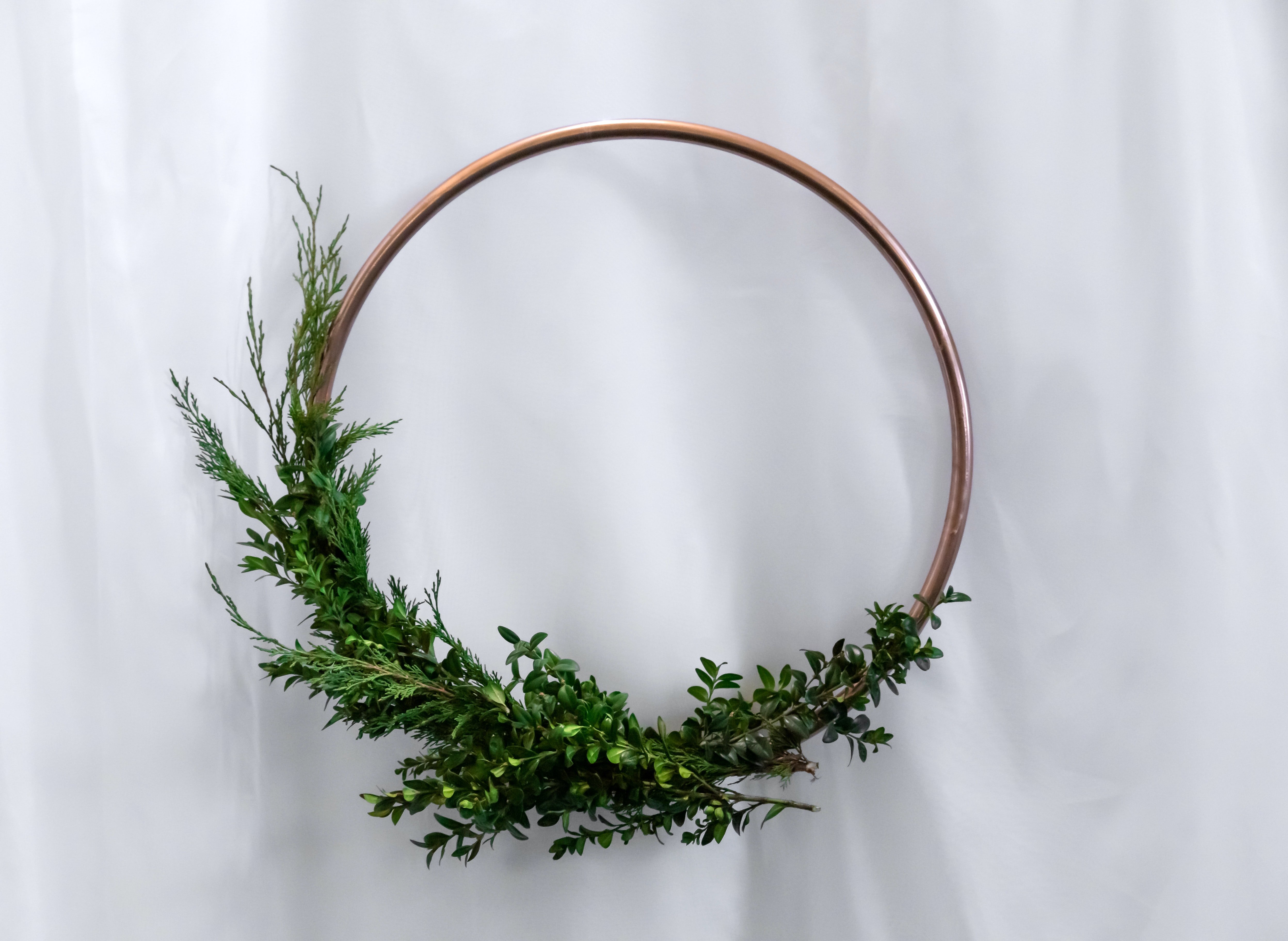 la nouvelle tendance pour les bouquets : un flower hoop, parfait pour un mariage original 