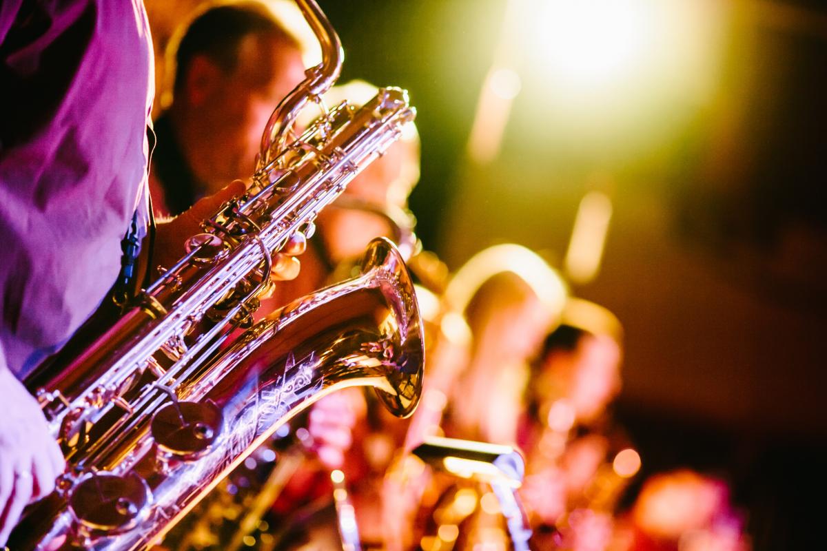 Mariage en Normandie - image de saxophonistes et musiciens lors d'un mariage 