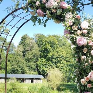 Créatrice de compositions florales sur-mesure pour le jour de votre mariage en Normandie - Mariage en Normandie Créatrice de compositions florales sur-mesure pour le jour de votre mariage en Normandie - Mariage en Normandie