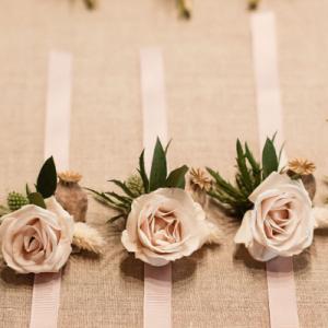 Créatrice de compositions florales sur-mesure pour le jour de votre mariage en Normandie - Mariage en Normandie Créatrice de compositions florales sur-mesure pour le jour de votre mariage en Normandie - Mariage en Normandie