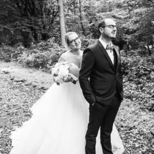 une photo en noir et blanc des futurs mariés, en Normandie - Mariage en Normandie une photo en noir et blanc des futurs mariés, en Normandie - Mariage en Normandie