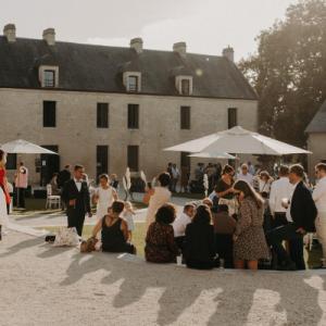 Domaine de la cour du lys, salle de réception avec des couchages pour votre mariage en Normandie entre Caen et Bayeux - Mariage en Normandie