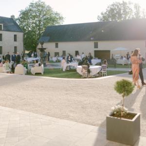 Découvrez le domaine de la cour des lys pour réaliser votre mariage dans une salle de reception avec des couchages sur place en Normandie - Mariage en Normandie