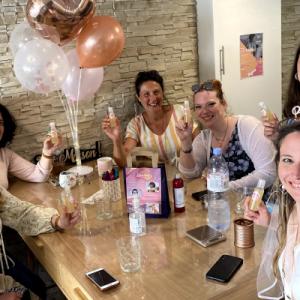 Réalisez un EVJF avec Reine bow pour créer des cosmétiques en Normandie - Mariage en Normandie Réalisez un EVJF avec Reine bow pour créer des cosmétiques en Normandie - Mariage en Normandie