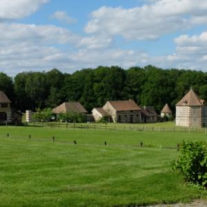 ORGANISEZ VOTRE CÉRÉMONIE DE MARIAGE DANS LE DOMAINE DU CHÂTEAU D'ARGERONNE, UN LIEU DE RÉCEPTION AUTHENTIQUE ! - Mariage en Normandie