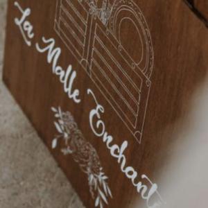 LA MALLE ENCHANTÉE - DÉCORATRICE & WEDDING PLANNER (LISIEUX, CALVADOS) - PRESTATAIRE ÉCO-RESPONSABLE POUR VOTRE MARIAGE EN NORMANDIE - Mariage en Normandie LA MALLE ENCHANTÉE - DÉCORATRICE & WEDDING PLANNER (LISIEUX, CALVADOS) - PRESTATAIRE ÉCO-RESPONSABLE POUR VOTRE MARIAGE EN NORMANDIE - Mariage en Normandie