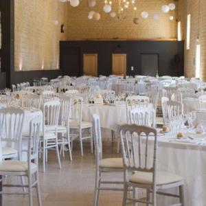 Domaine de la cour du lys, salle de réception avec des couchages pour votre mariage en Normandie entre Caen et Bayeux - Mariage en Normandie