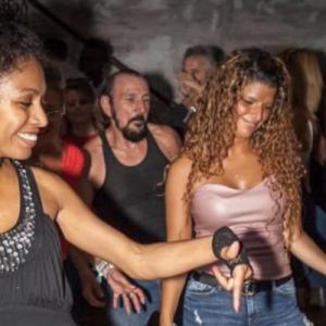 Darly Style & Sabor - Danseuse et professeure de danse pour votre mariage (Rouen, Seine Maritime) - Mariage en Normandie Darly Style & Sabor - Danseuse et professeure de danse pour votre mariage (Rouen, Seine Maritime) - Mariage en Normandie