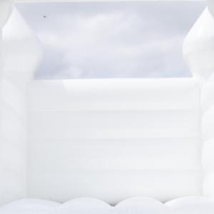 Chateau gonflable chic pour animer votre mariage en Normandie par Location and Co - Mariage en Normandie Chateau gonflable chic pour animer votre mariage en Normandie par Location and Co - Mariage en Normandie