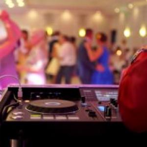 Animation pour votre soirée de mariage avec Marc Leodo en Normandie - Mariage en Normandie Animation pour votre soirée de mariage avec Marc Leodo en Normandie - Mariage en Normandie