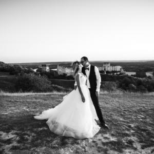 noir et blanc avec un couple, photo des mariés  - Mariage en Normandie
