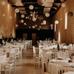 Domaine de la cour du lys, salle de réception avec des couchages pour votre mariage en Normandie entre Caen et Bayeux - Mariage en Normandie