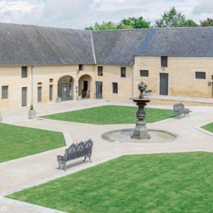 Domaine de la cour du lys, salle de réception avec des couchages pour votre mariage en Normandie entre Caen et Bayeux - Mariage en Normandie