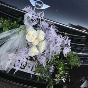 décoration florale de la voiture des mariés par l'atelier floral de troarn pour votre mariage en normandie - Mariage en Normandie décoration florale de la voiture des mariés par l'atelier floral de troarn pour votre mariage en normandie - Mariage en Normandie