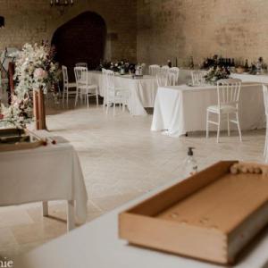 Domaine de la cour du lys, salle de réception avec des couchages pour votre mariage en Normandie entre Caen et Bayeux - Mariage en Normandie